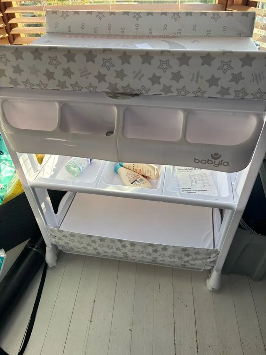 babylo baby changing table - Image 1