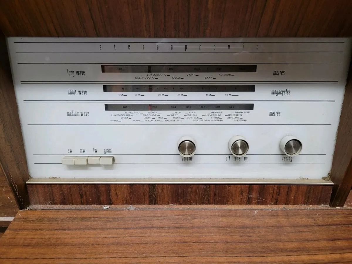 Pye antique record player / tuner €350 - Image 2