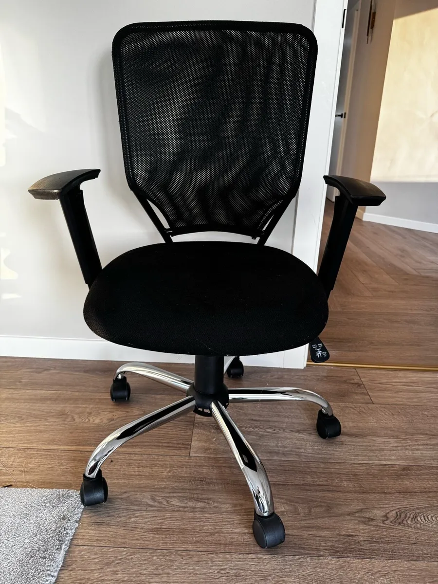 Office chair - Image 1