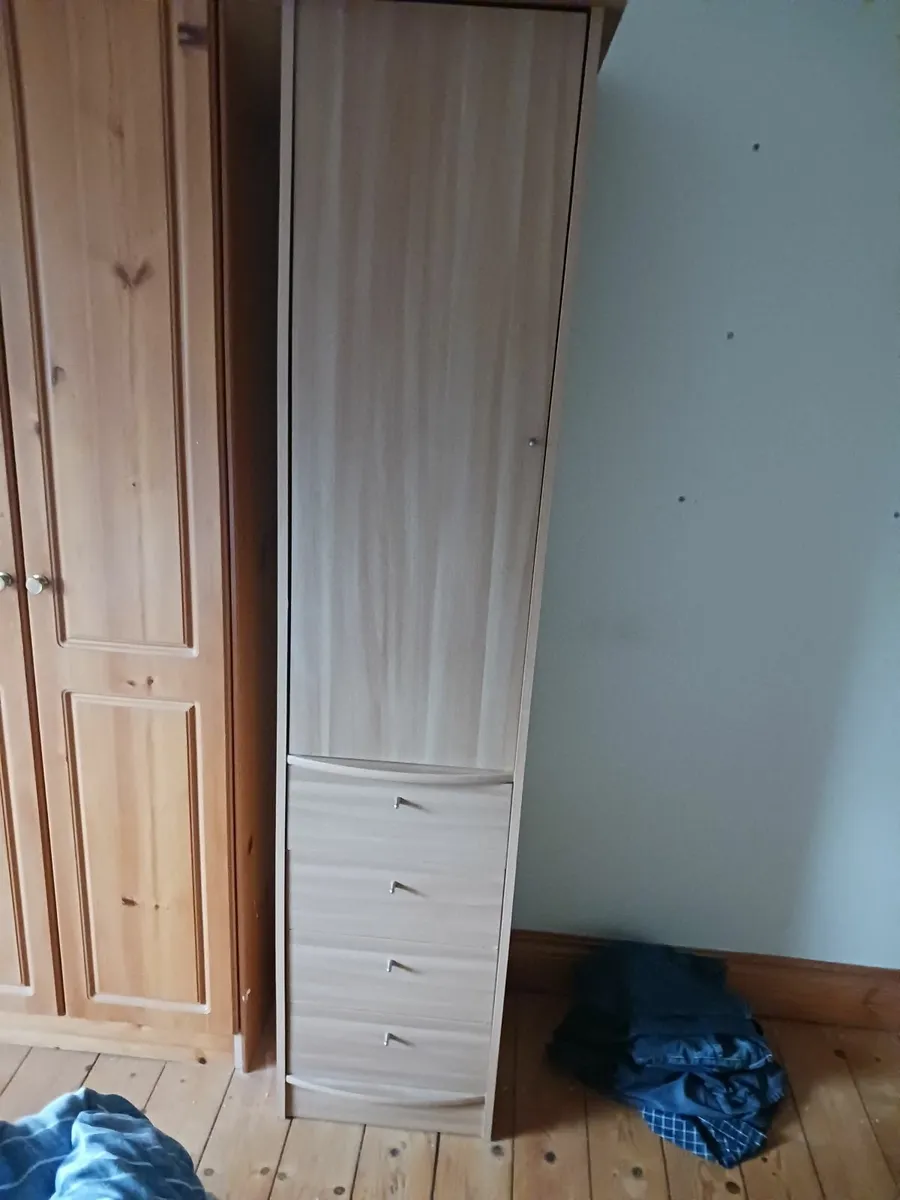 2 Cabnets - Image 3