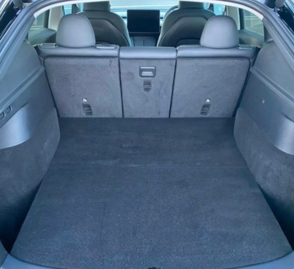 Tesla Model Y Long Range Dual Motor AWD - Image 3