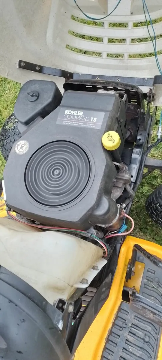 Cub Cadet Tractor Lawn mower - Image 3