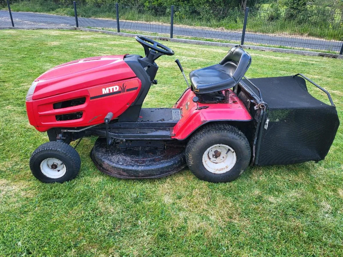 Ride on Lawnmower - Image 1