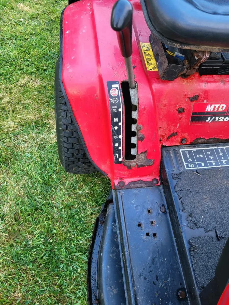 Ride on Lawnmower - Image 3
