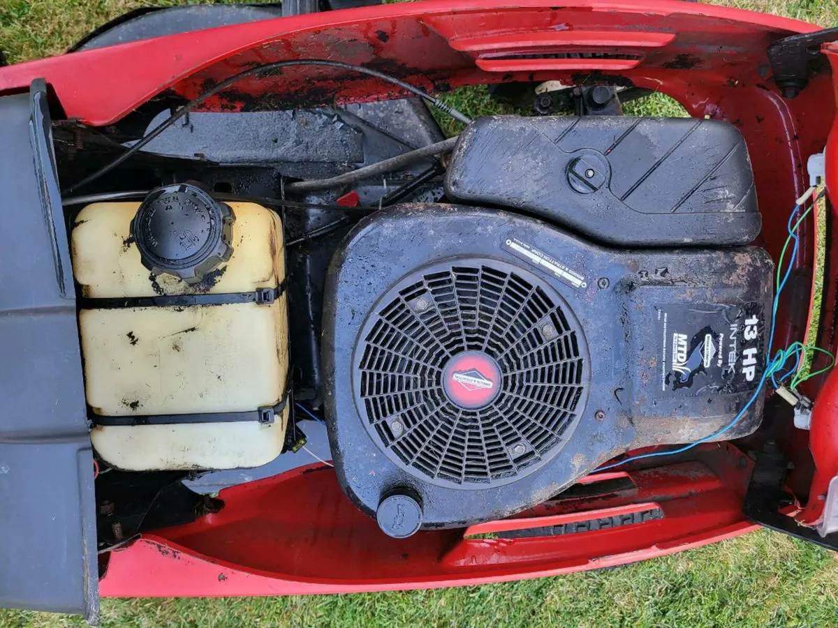 Ride on Lawnmower - Image 4