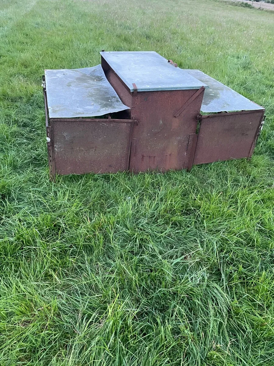 Lamb creep feeder - Image 1