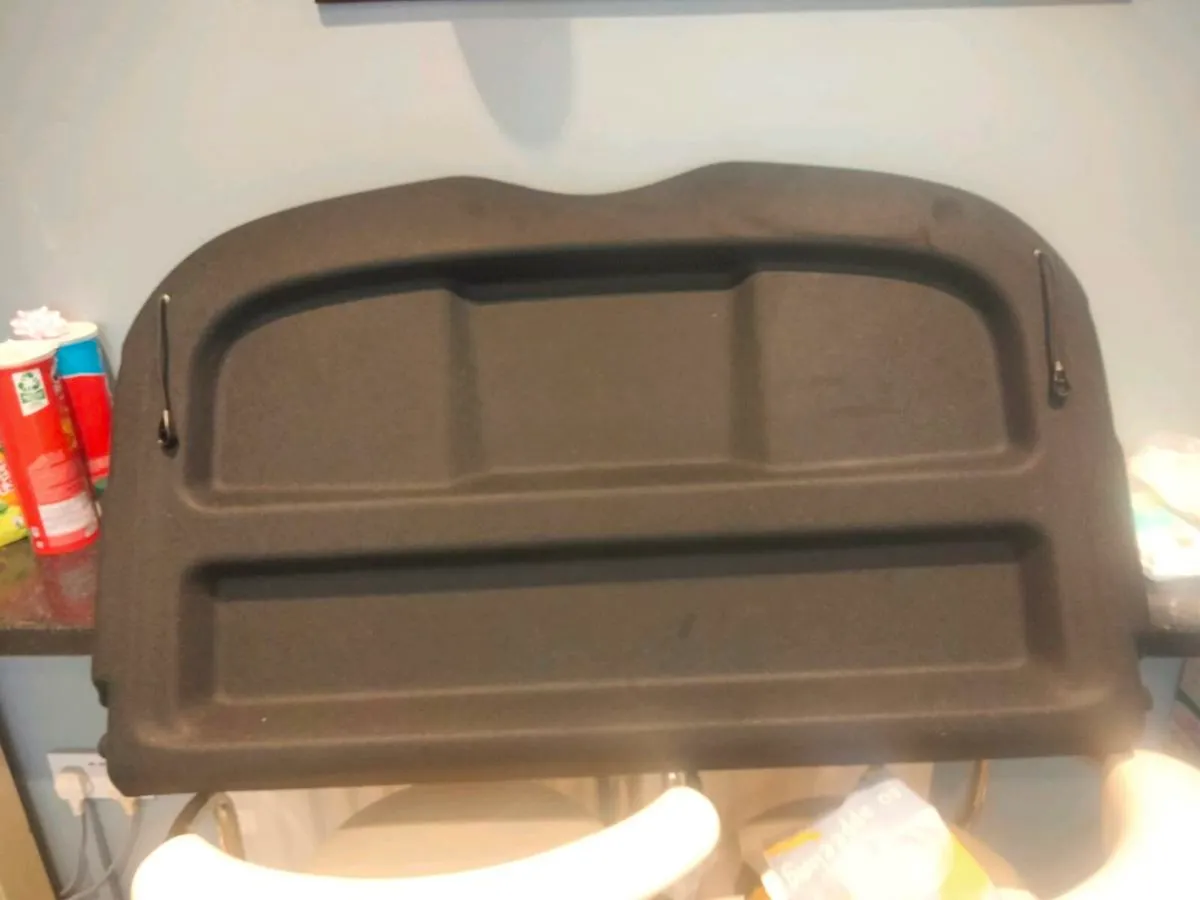 Parcel shelf - Image 1