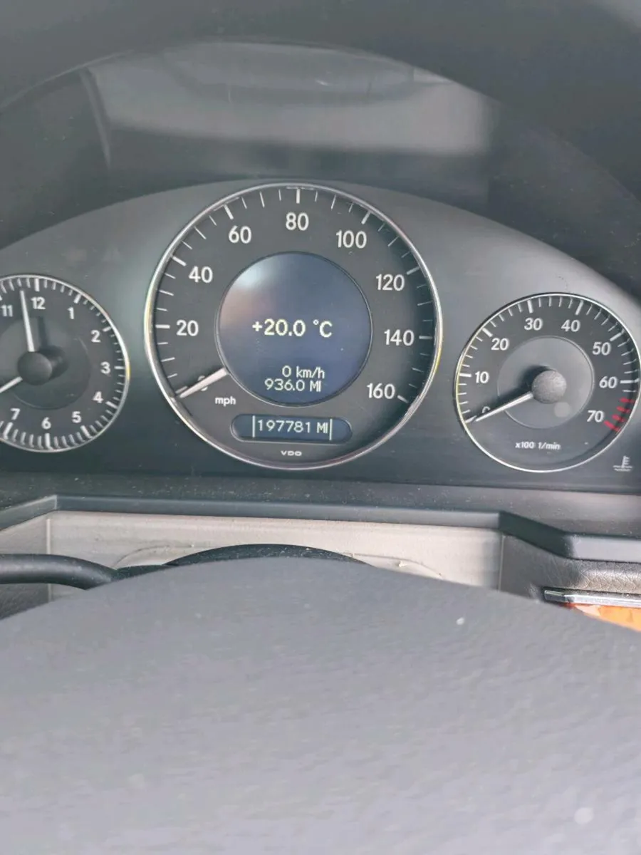 Mercedes Benz E Class - Image 4