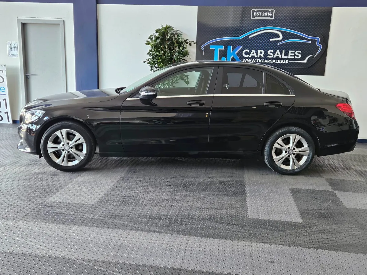 17 MERCEDES BENZ C-CLASS 220 **LOW KMS** - Image 3