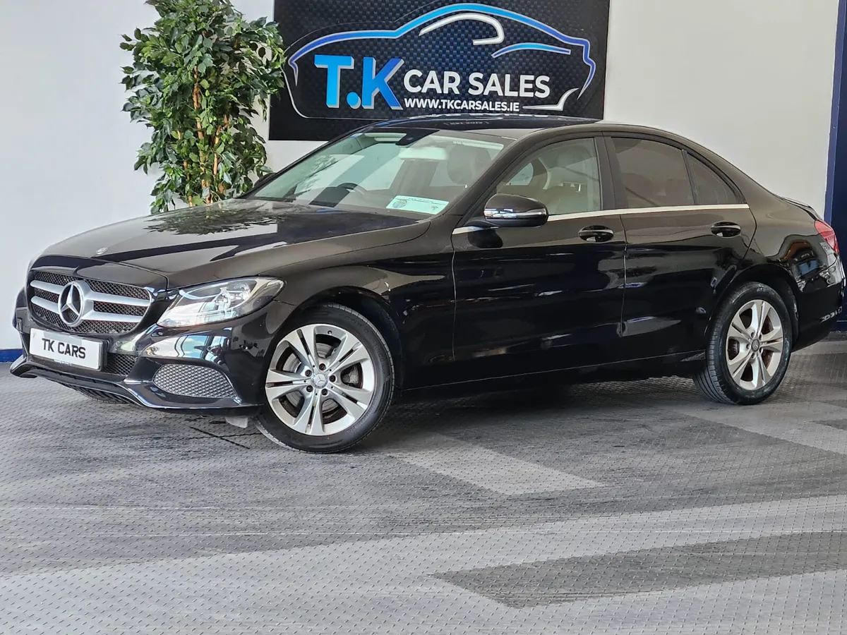 17 MERCEDES BENZ C-CLASS 220 **LOW KMS** - Image 4