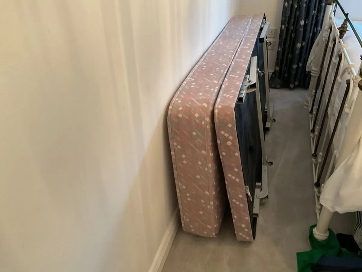 Fold up single bed - Image 1