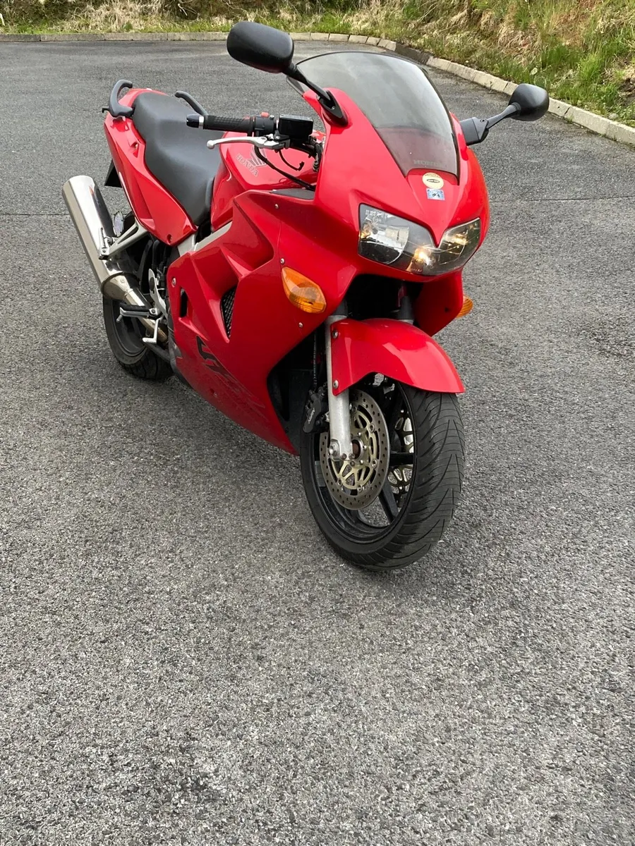 Honda VFR 2001 - Image 1