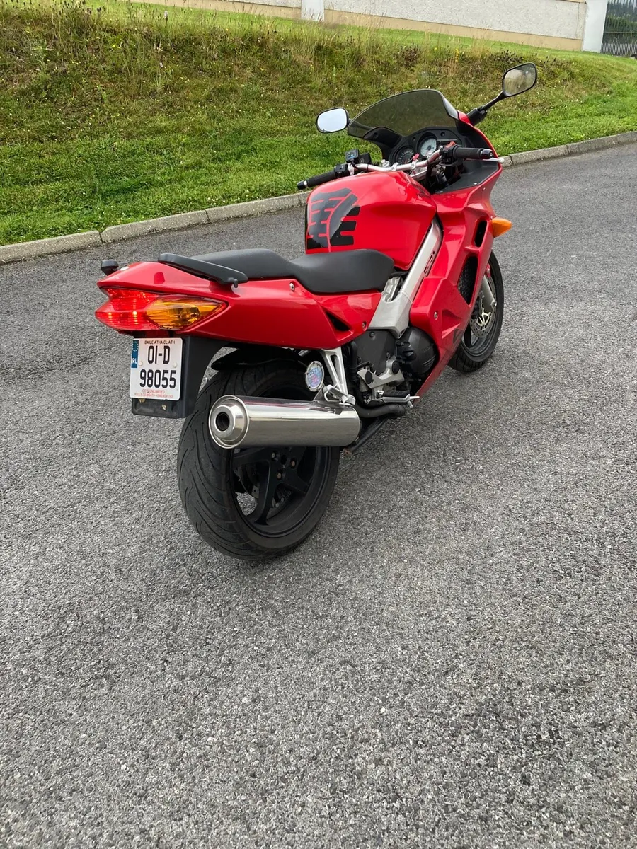 Honda VFR 2001 - Image 2