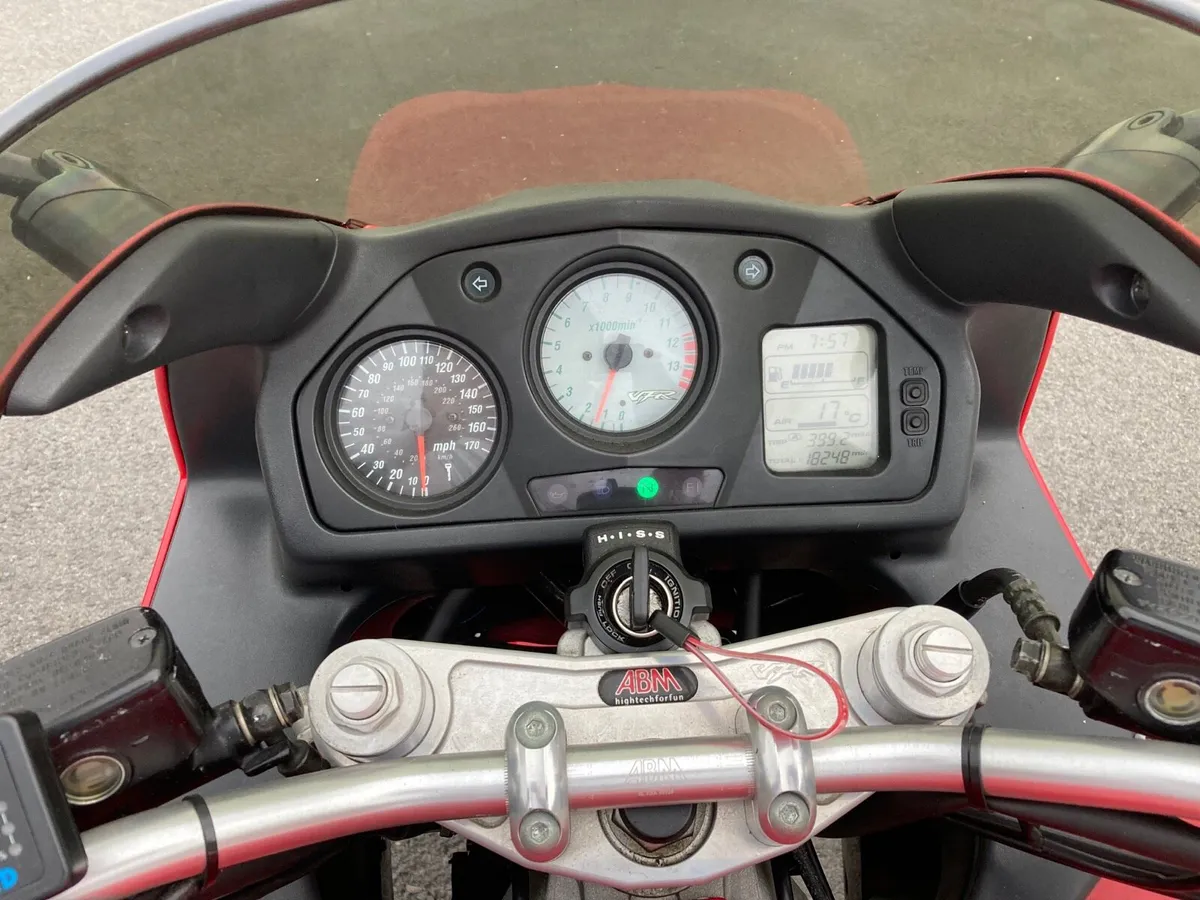 Honda VFR 2001 - Image 4