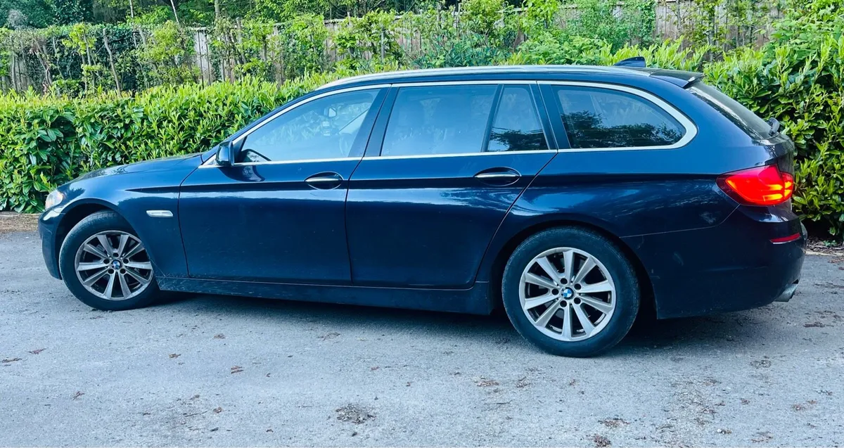 BMW 5 Series SE Touring - Image 3