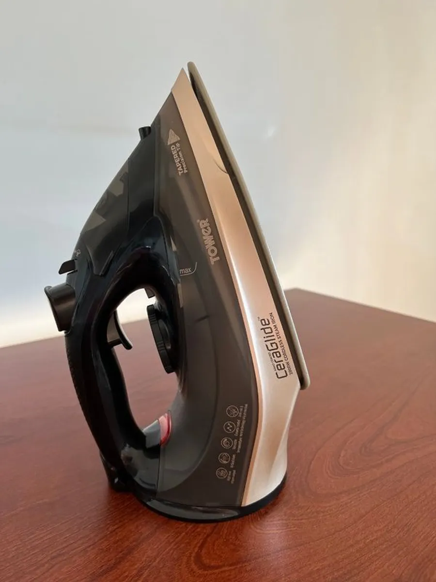 Tower Ceraglide/Cordless/Black & Gold Iron + Ironing Board - Image 4