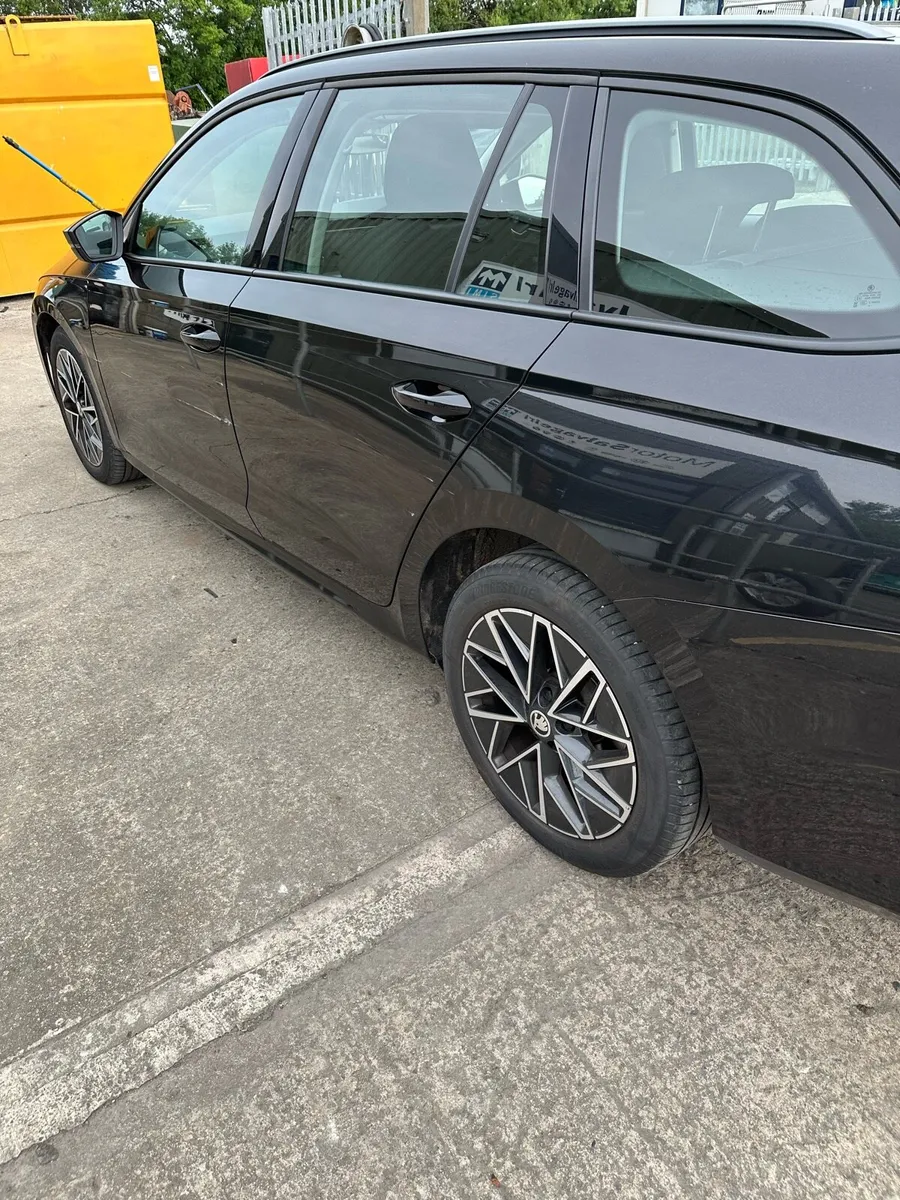 2021 Skoda Octavia Combi - Image 2