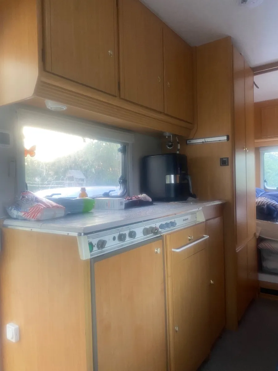 Camper van - Image 4