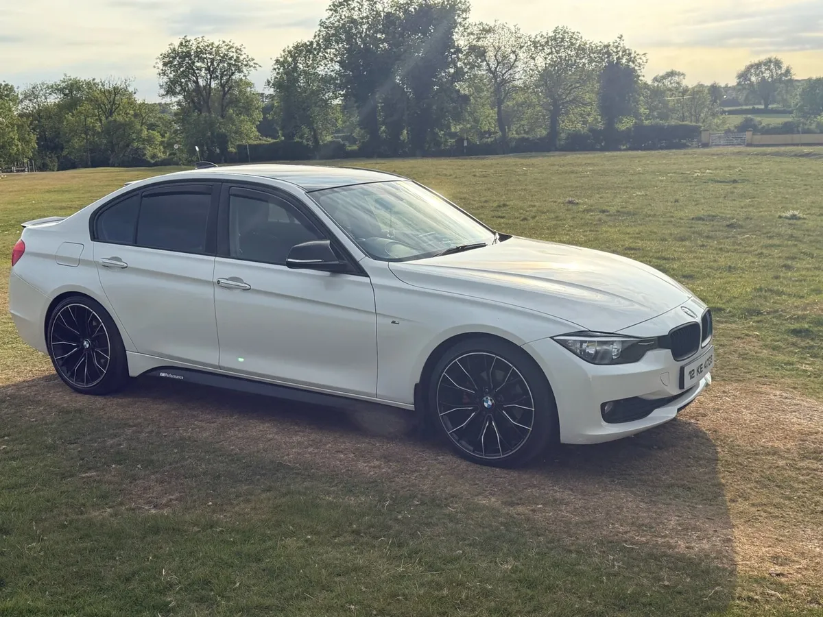 BMW F30 2012 - Image 2