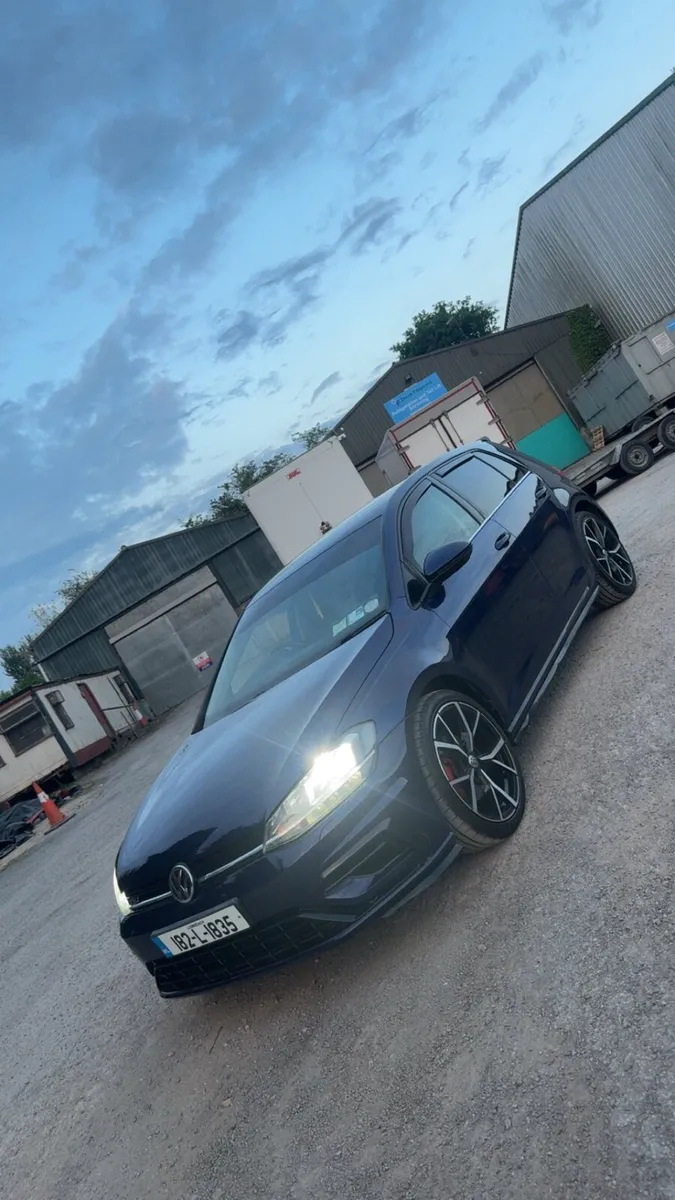 2018 Volkswagen Golf - Image 1