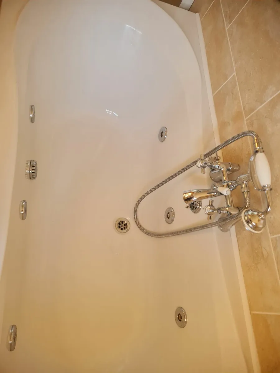Bath with jets (double-ended) - Image 2