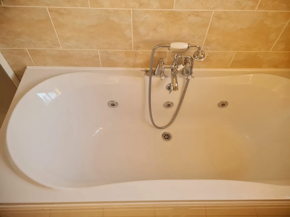 Bath with jets (double-ended) - Image 4