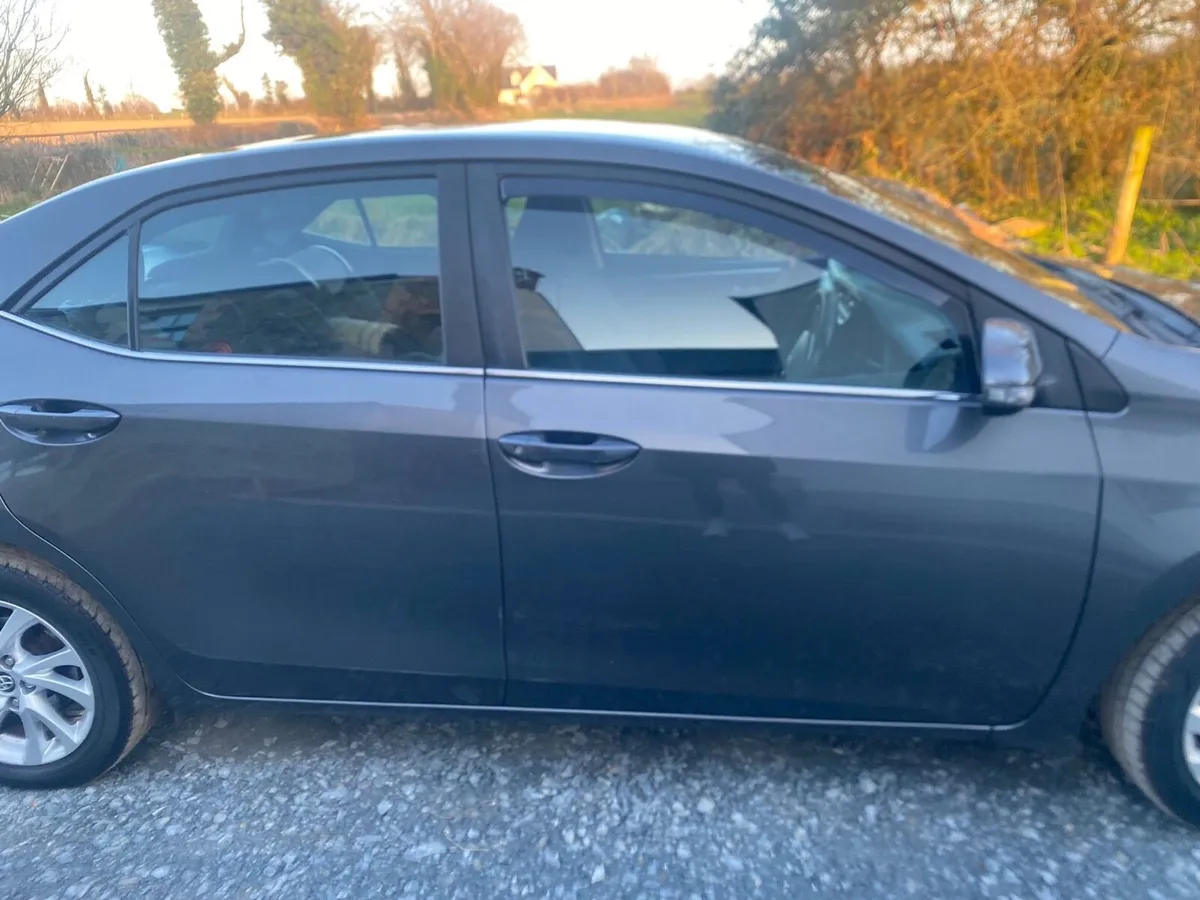 Toyota corolla - Image 3