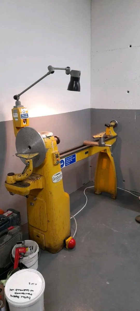 Union graduate woodturning lathe - Image 1