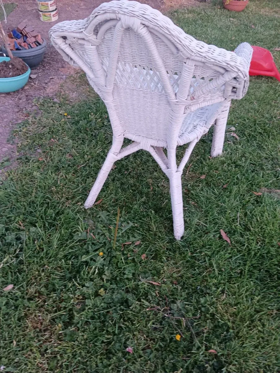 Lovely white wicker chair, - Image 4