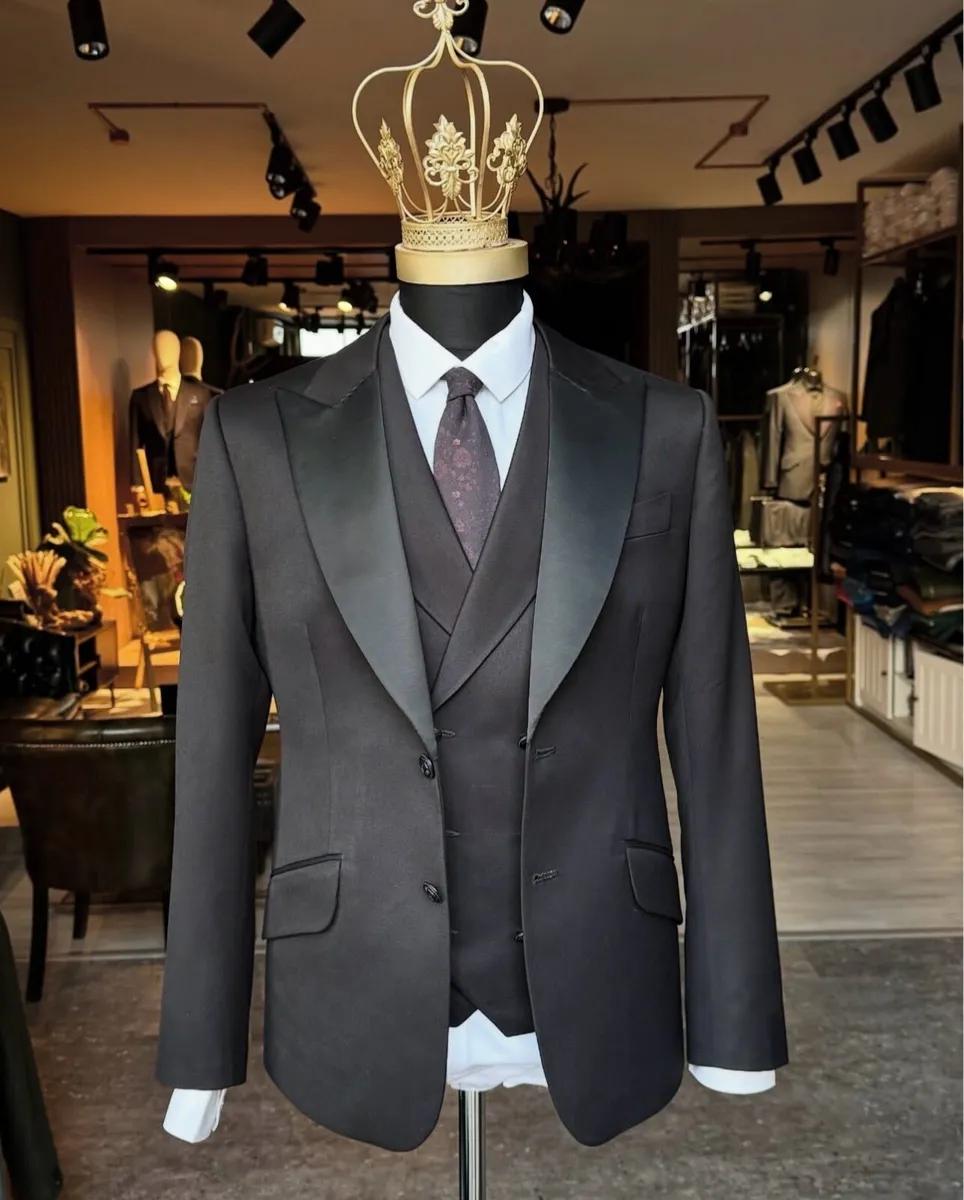 Full Tuxedo & Tom Ford Bow Tie - Image 1