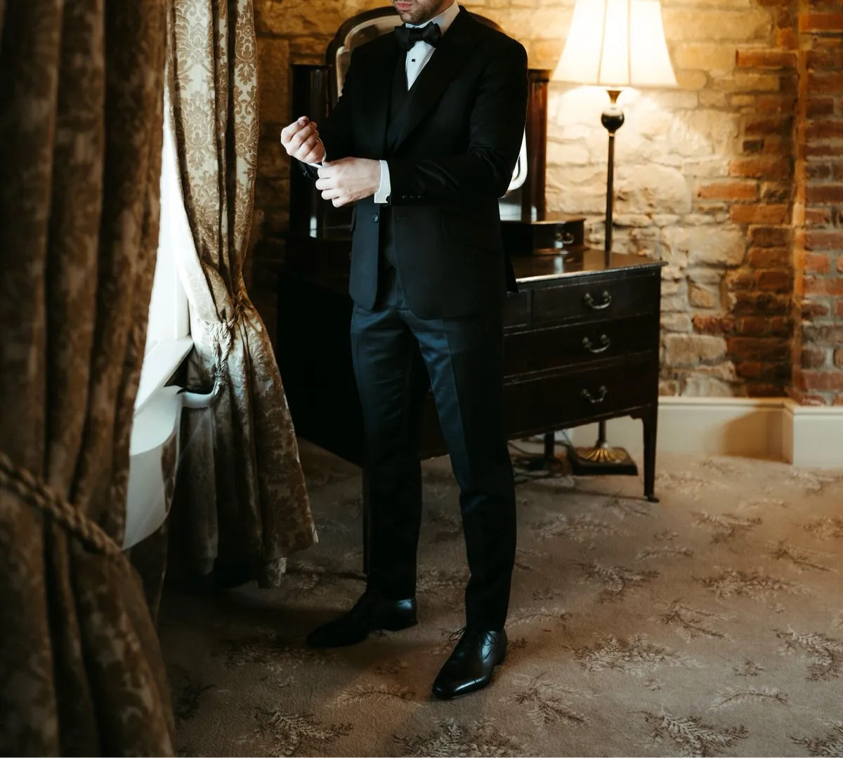 Full Tuxedo & Tom Ford Bow Tie - Image 2
