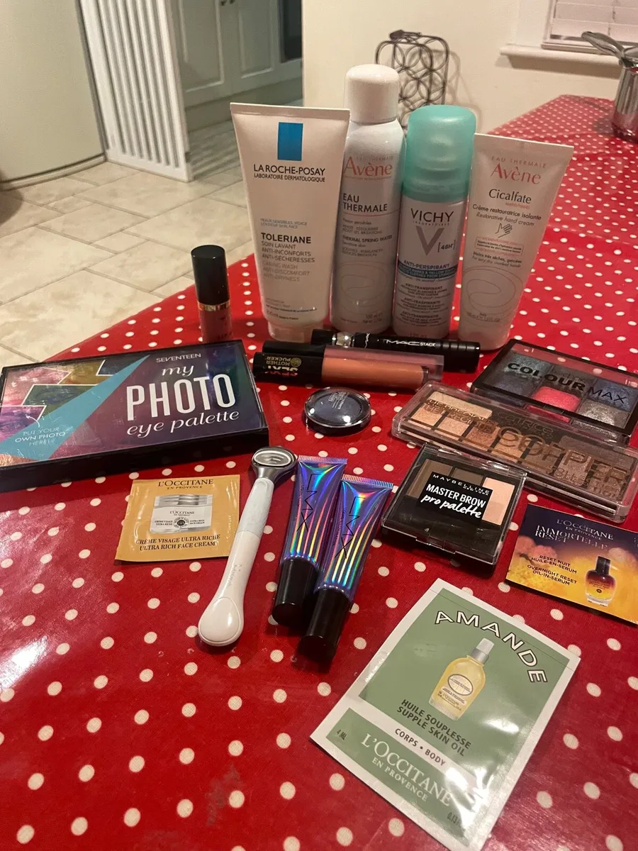 Beauty hamper new and barely used worth 130 - Image 1