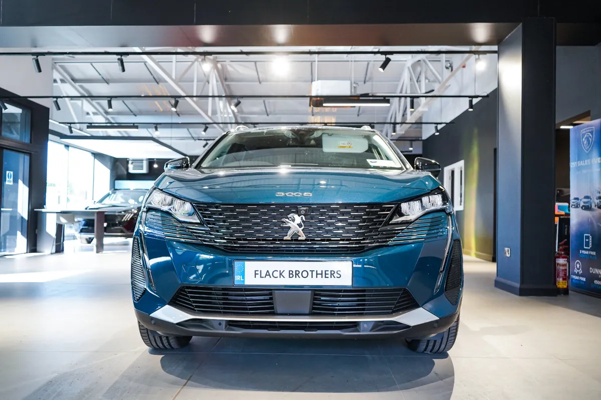 2023 Peugeot 3008 Allure 1.2 PureTech 130bhp - Image 2