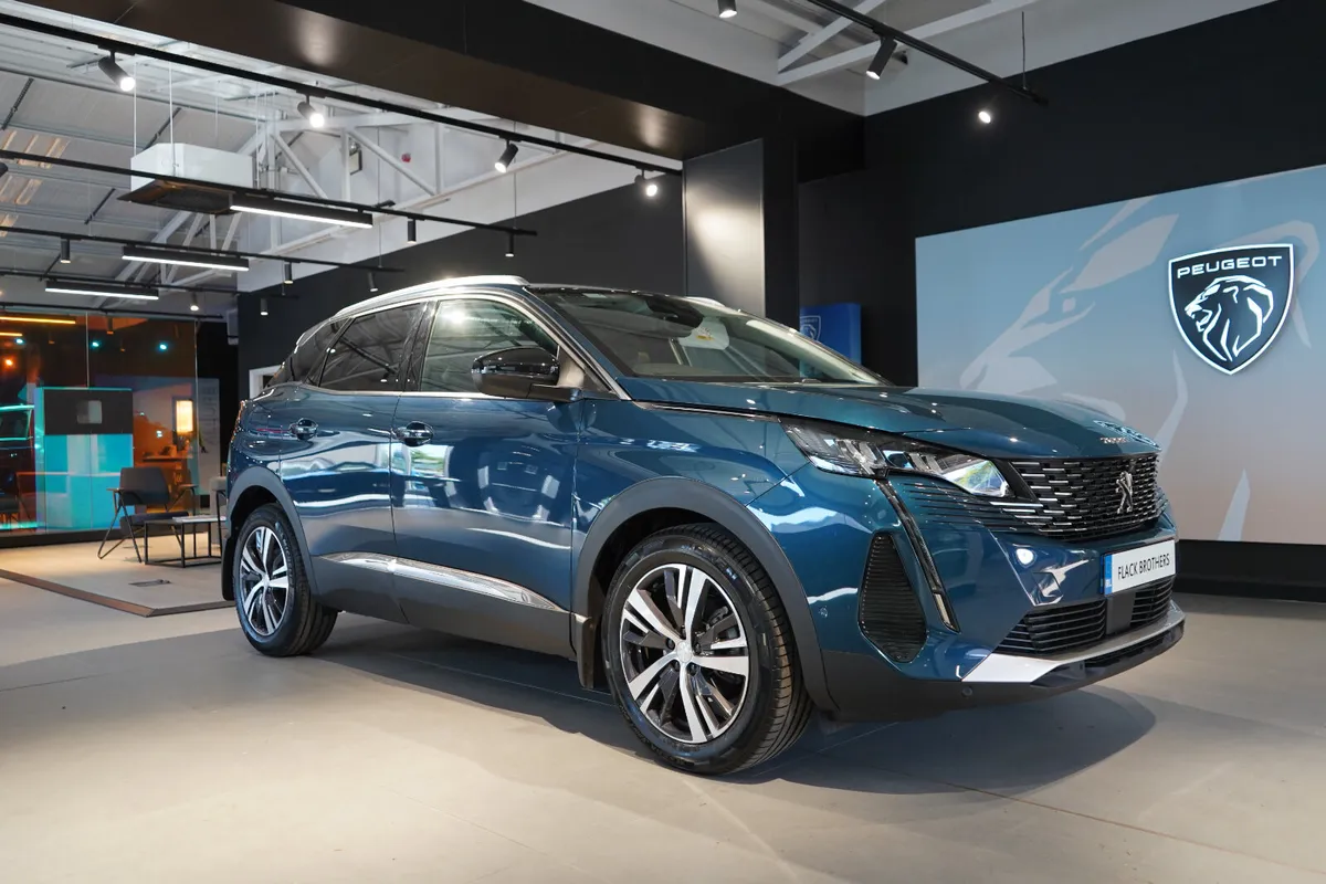 2023 Peugeot 3008 Allure 1.2 PureTech 130bhp - Image 3