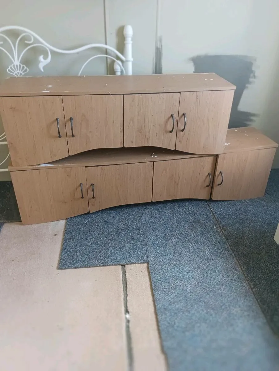 Wall units - Image 1