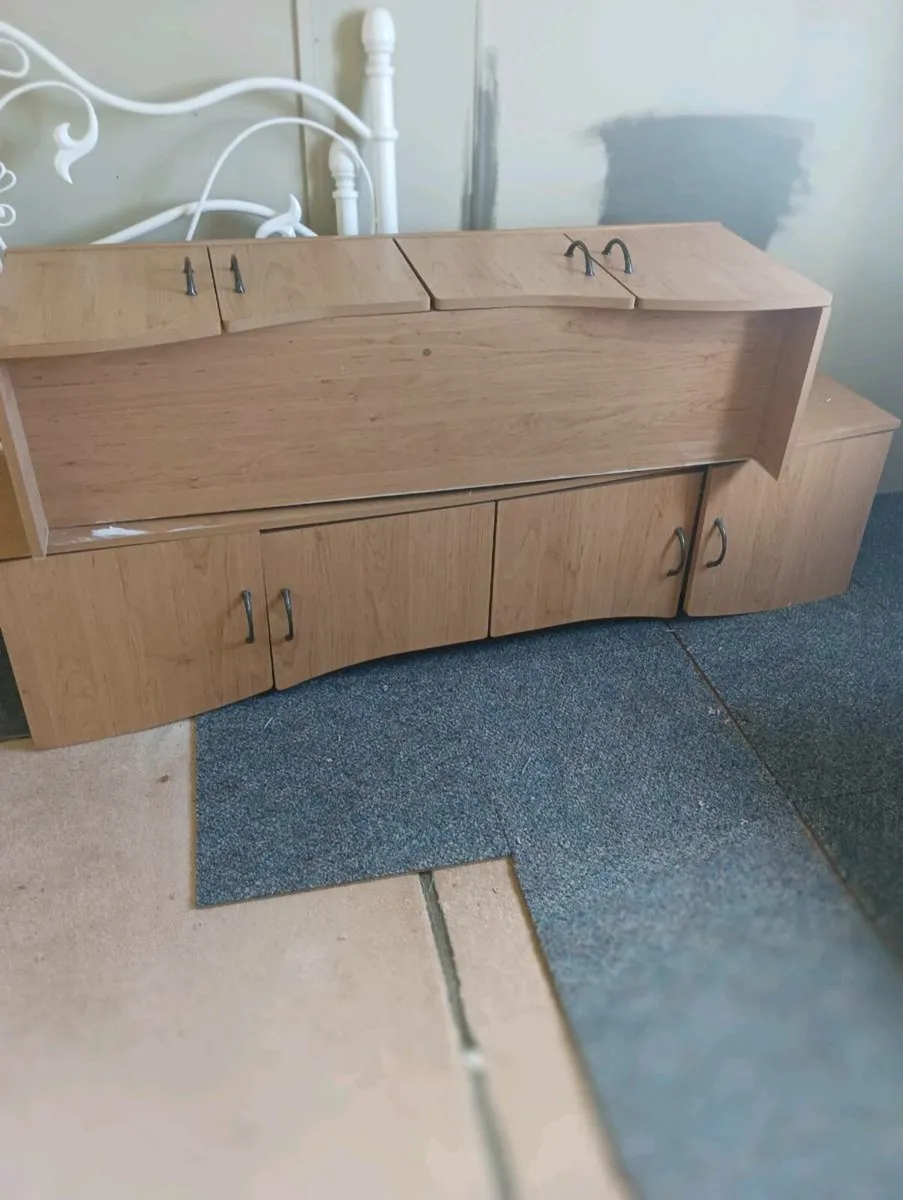 Wall units - Image 2