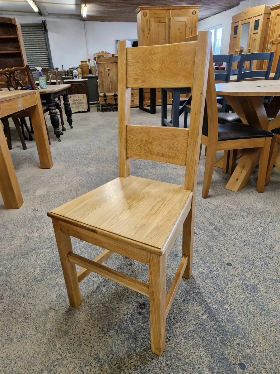 8ft solid light oak trestle table,  8 chairs - Image 4