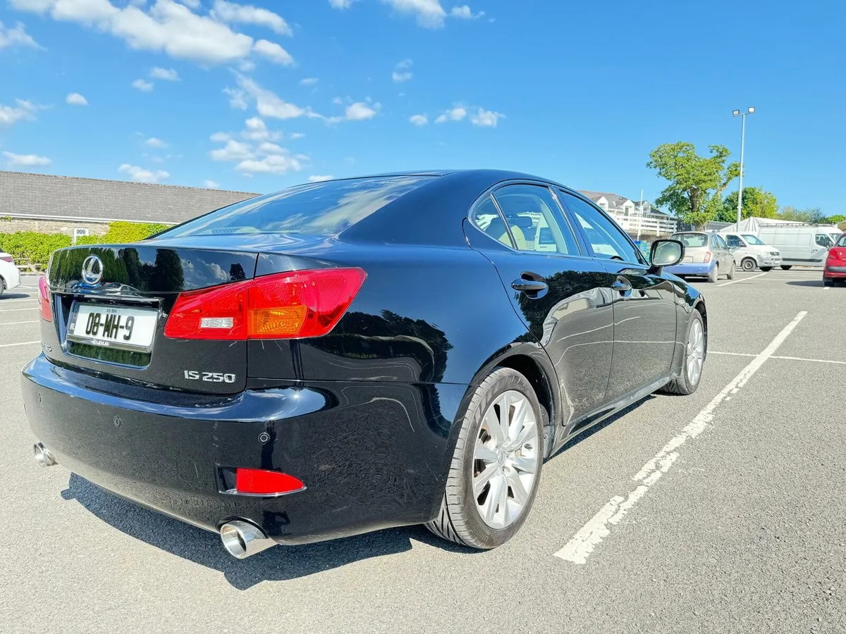 Car - Image 3