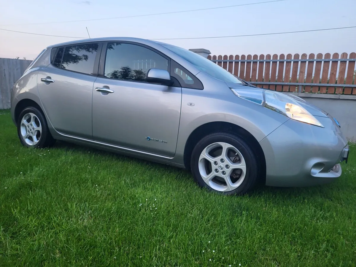 NISSAN LEAF 30KW.  ONLY 78000 KM. ONE OWNER - Image 1