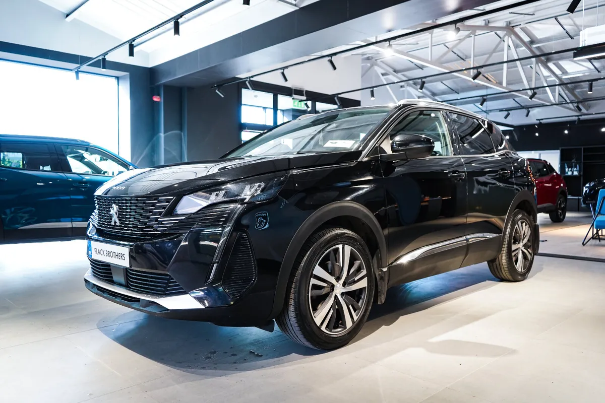 2023 Peugeot 3008 Allure 1.5 BlueHDi 130bhp - Image 3