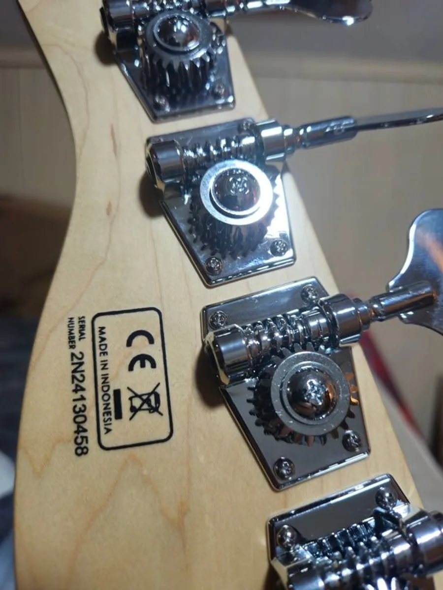 Marcus miller V7 Swamp Ash- 4 reissueTGR - Image 4