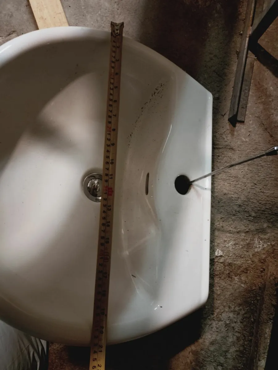 Bathroom pedestal sink with mixer tap - Image 3