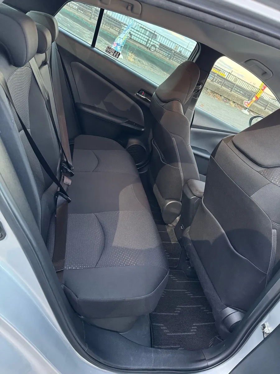 Toyota Prius Luxury - Image 3