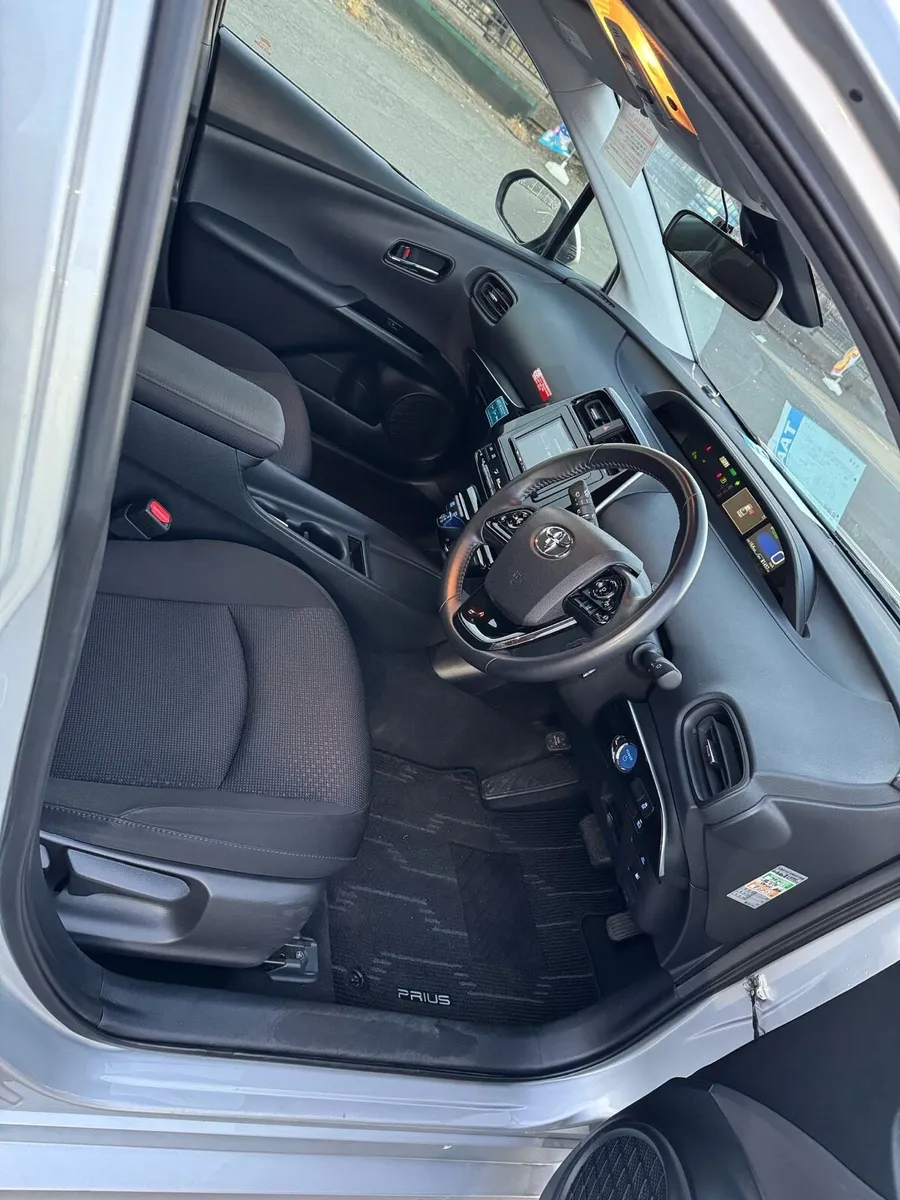 Toyota Prius Luxury - Image 4