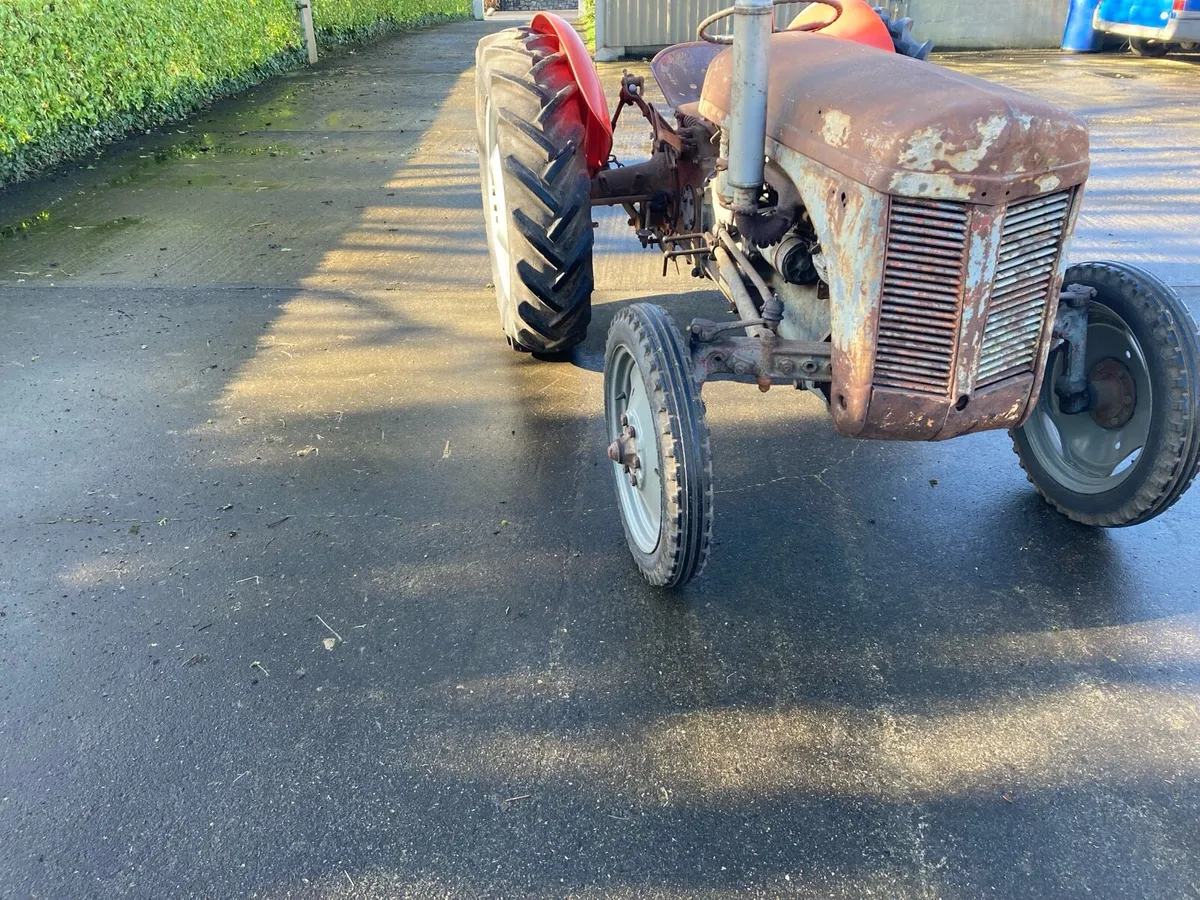 Vintage tractor - Image 2