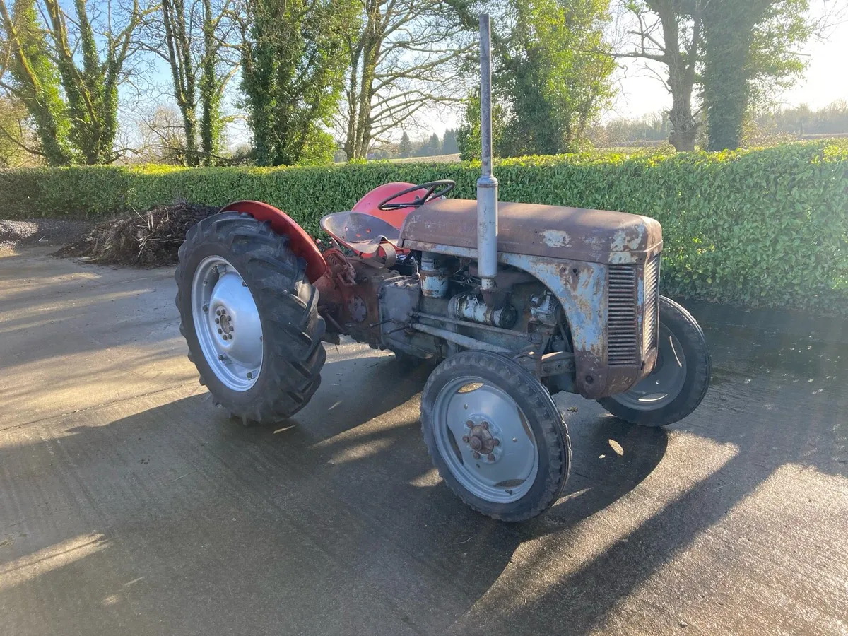 Vintage tractor - Image 1