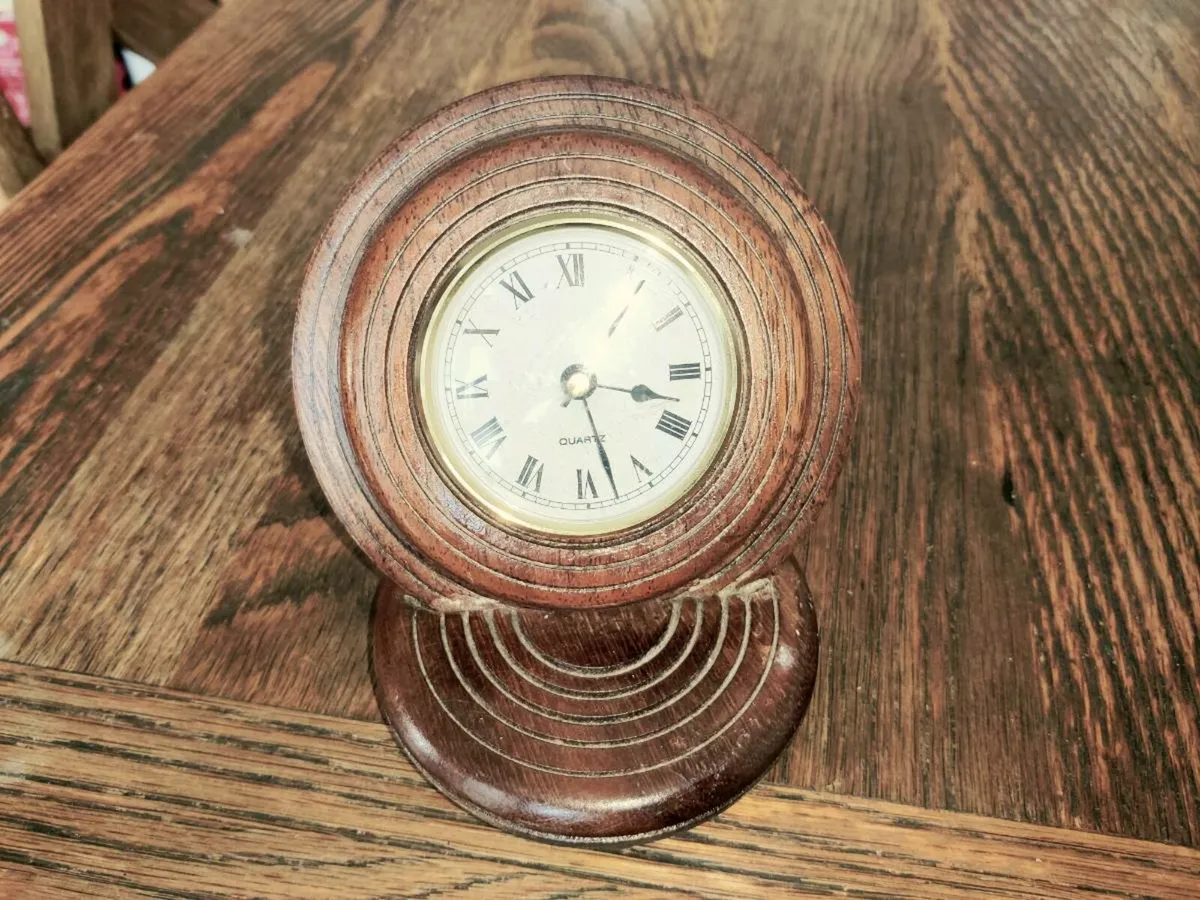 GOLF BALL STYLE, Real Mahogany Vintage Clock ! - Image 1