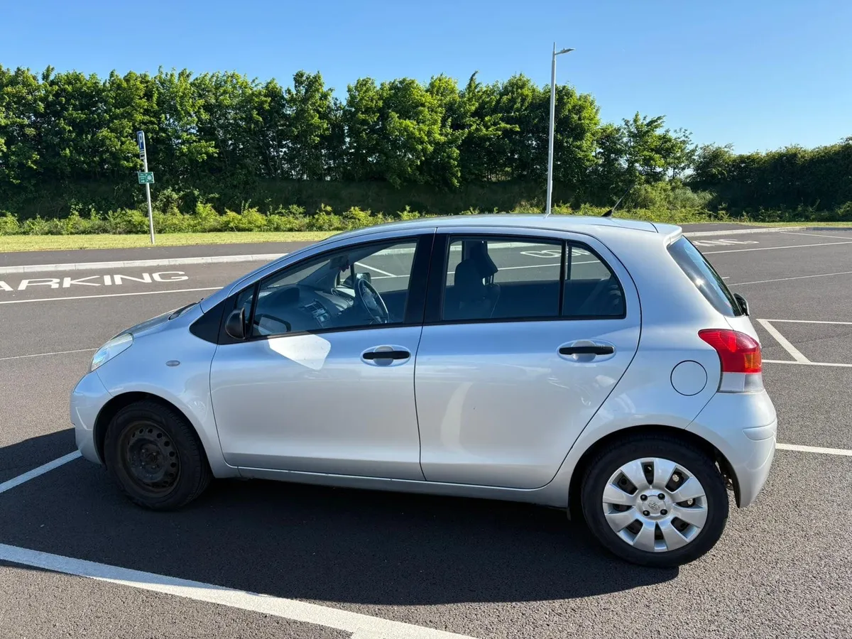 Toyota Yaris 2009 - Image 2
