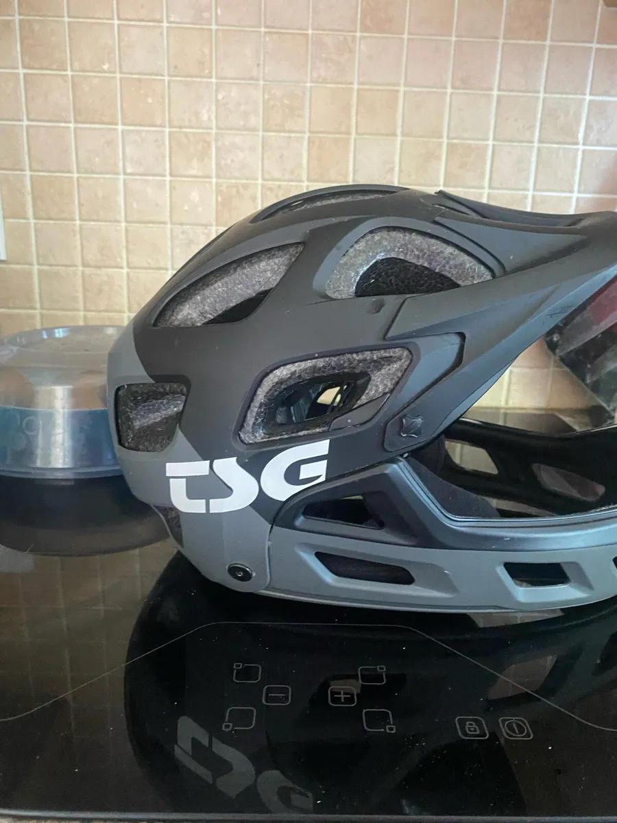 Tsg mountain bike helmet - Image 1