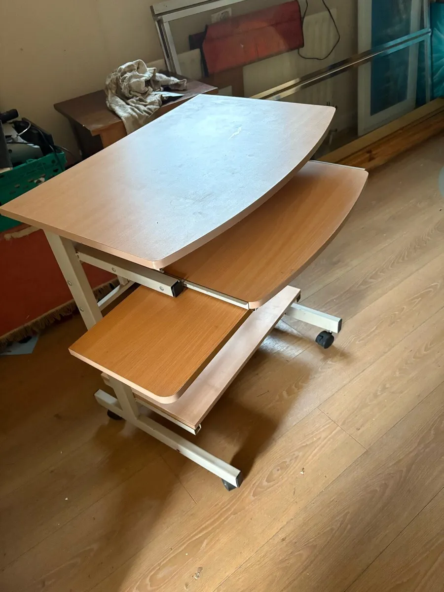 movable desk - Image 1